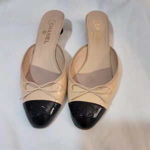 Chanel Cap Toe CC Kitten Heels in great condition black and beige classi…